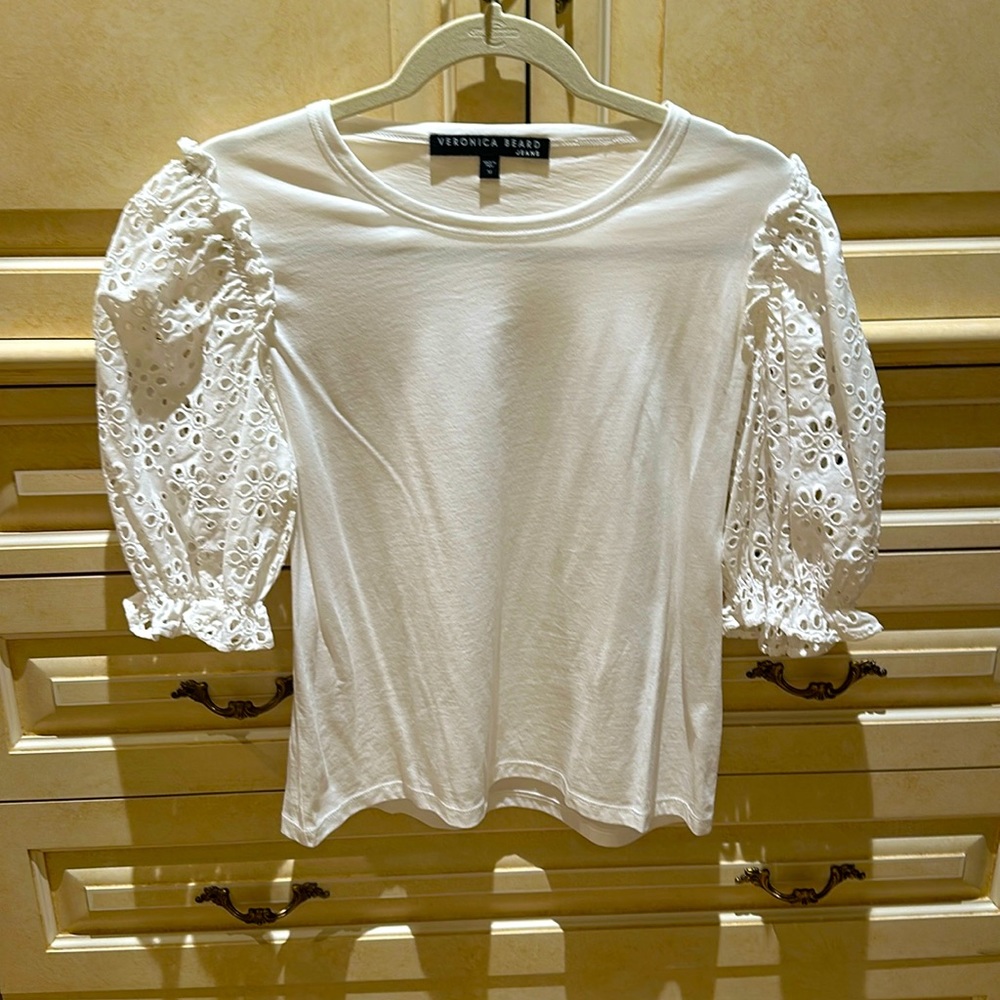 Like New Veronica Beard White Blouse w/ eyelet sleeves